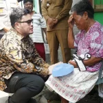 Mas Dhito beri beasiswa