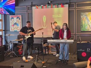 “Ekspresiku” bersama ARTOTEL Hayam Wuruk Surabaya Hadir sebagai Panggung Musik Talenta Muda 20 WhatsApp Image 2026 05 17 at 12.41.34