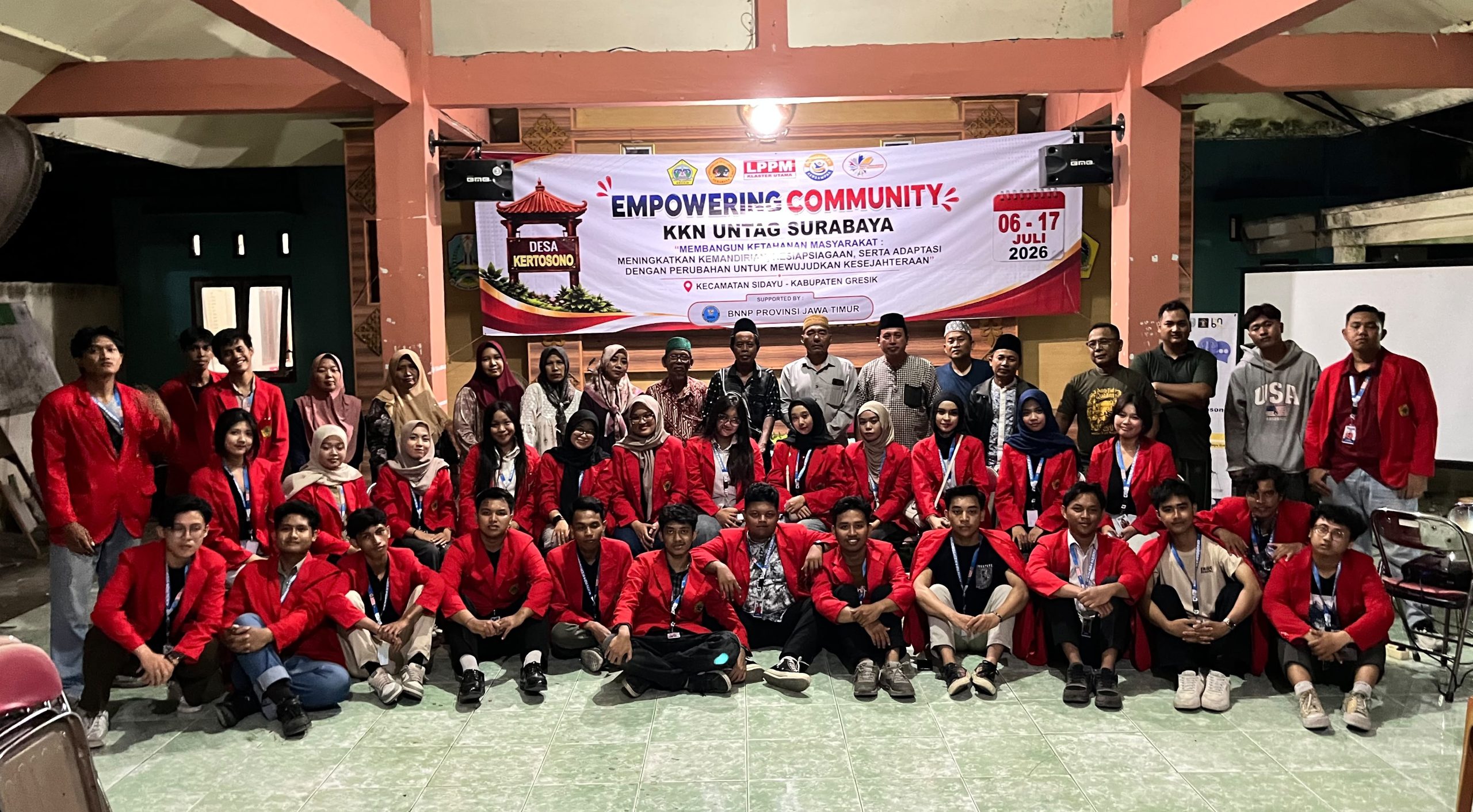 Malam Penuh Makna di Ujung Pengabdian: Mahasiswa Untag Surabaya Pamit kepada Warga Desa Kertosono 20 KKN Untag malam scaled