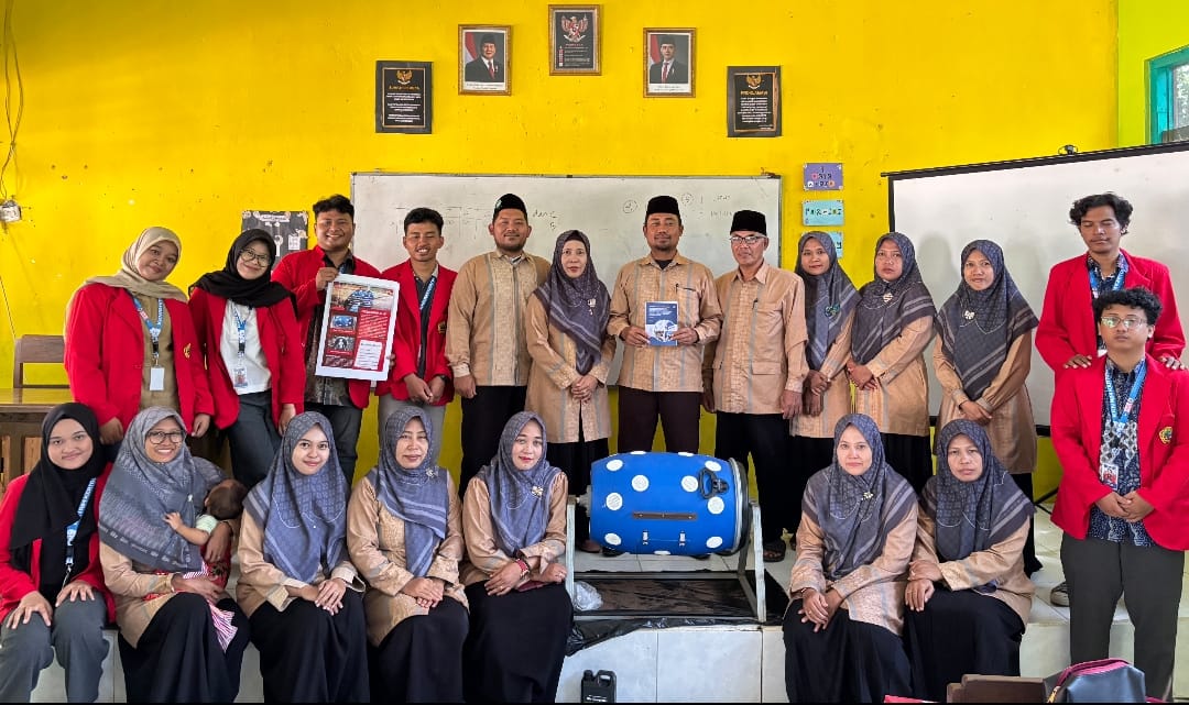 Mahasiswa Untag Surabaya Bantu Masyarakat Olah Sampah Organik 20 KKN Untag sampah organik 1