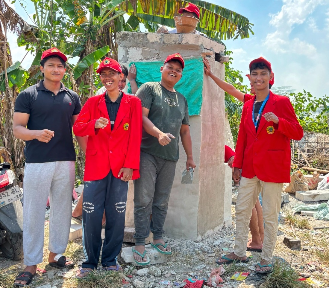 Implementasi Teknologi Rocket Stove dalam Mendukung Kemandirian Energi Masyarakat Desa Kertosono 20 KKN Untag stove