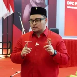 Mas Dhito Pakai seragam