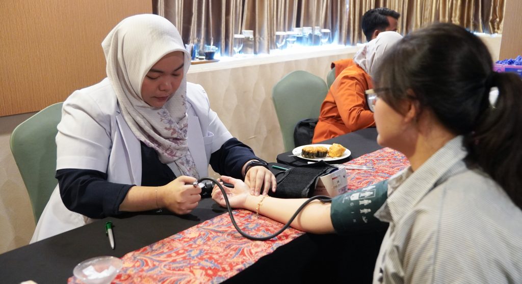 The Alana Surabaya Gelar Donor Darah Bertajuk Give Blood Be a Hero