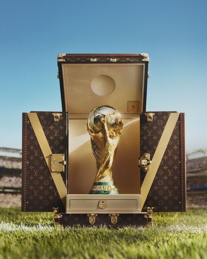 Louis Vuitton Luncurkan Trophy Trunk untuk Trofi Piala Dunia 2026 20 koper piala dunia 2026 buatan louis vuitton 1784129304183 696x870 1