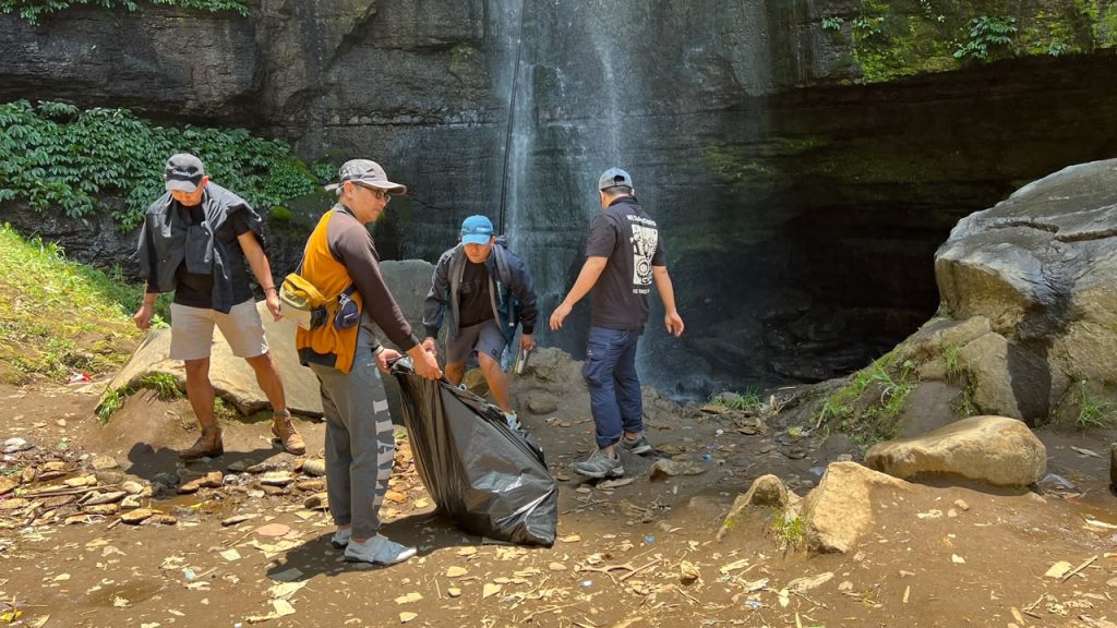 ASTON Inn Batu & ASTON Gejayan Yogyakarta Menyusuri Kawasan Aliran Sumber Brantas Hingga Coban Talun 20 Aston gugur gunung
