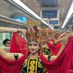 Gandrung On Train Meriahkan Perjalanan KA Sangkuriang