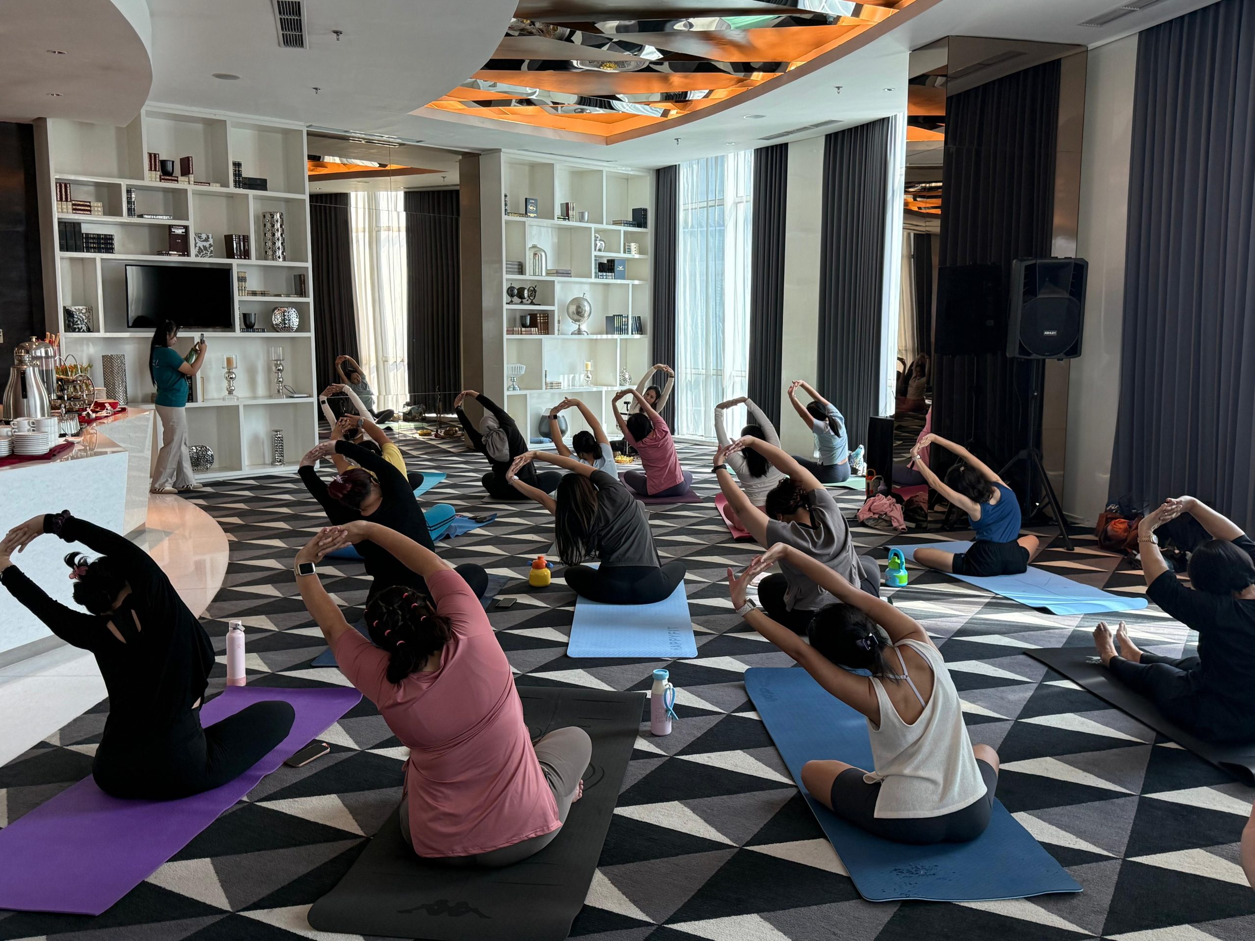 Hotel Ciputra World Surabaya Ajak Yoga Bersama "Serenade Of Peace" 18 IMG 20260929 WA0003 scaled