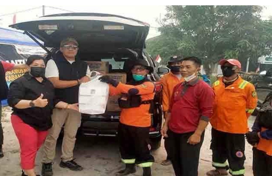 DPC PDI Perjuangan Palangkaraya Beri Bantuan kepada Relawan Tim Serbu Api Kelurahan 20 IMG 20260922 131333