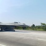 Pesawat F 16 dan Super Tucano Mendarat di Tol Paspro