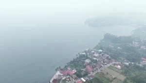 danau toba tertutp asap